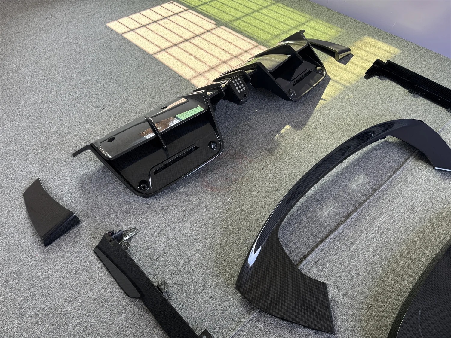 Bodykit M Style Dry Carbon Fiber Front Lip Side Skirt Diffuser Rear Spoiler Mirror Side air Vent for SF90 Upgrade